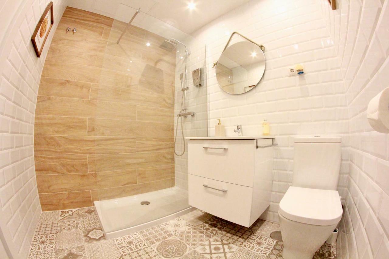 På 25 M² I Centrum Med 1 Og 1 Private Badeværelser *