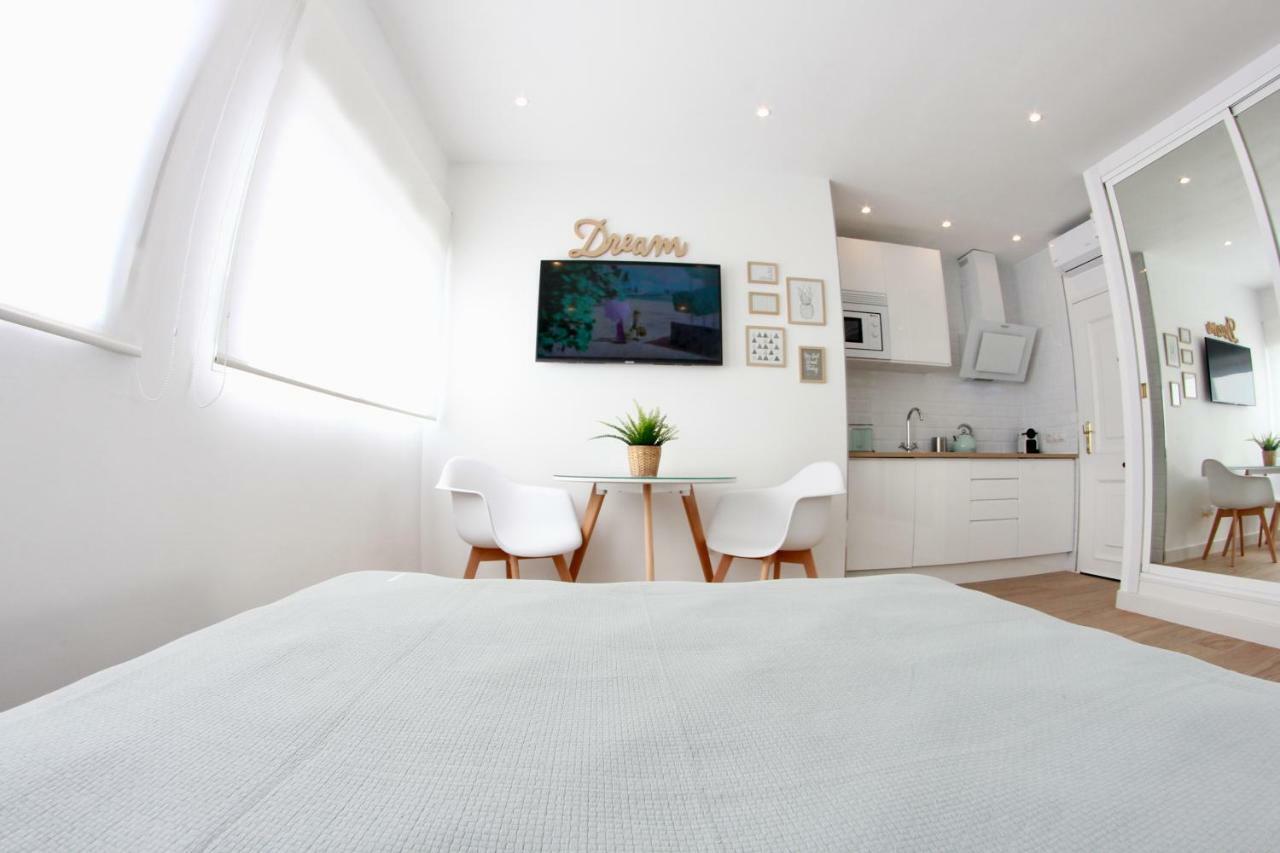 På 25 M² I Centrum Med 1 Og 1 Private Badeværelser Lejlighed *