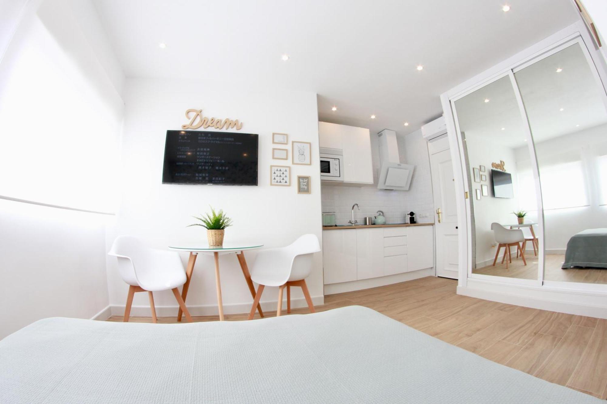 På 25 M² I Centrum Med 1 Og 1 Private Badeværelser * Torremolinos